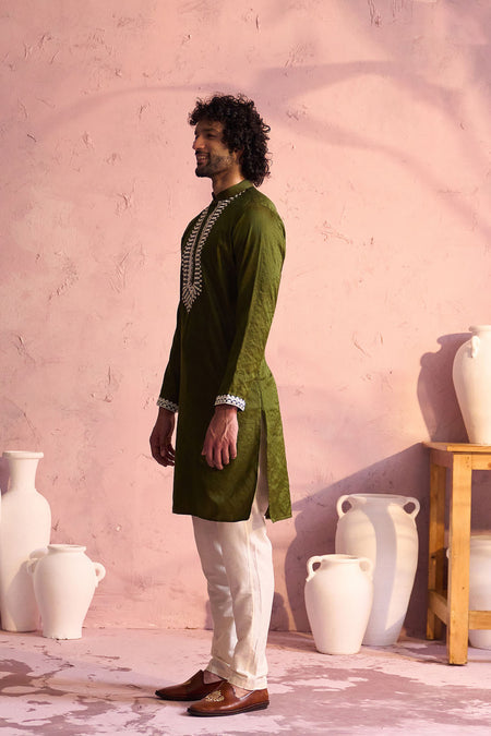SHRESTHA BY VASTRAMAY Men's Mehndi Green Silk Machine Embroidered Kurta Pyjama